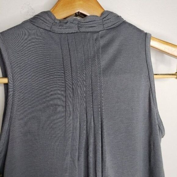 Love Stitch gray ruching buttoned scoop neckline tank top size small - Picture 13 of 14